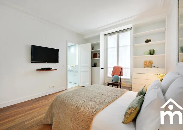 Apartment Marais 2b With Balcony By Melvane Luxury