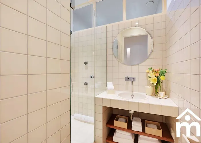 Marais 2b With Balcony By Melvane Luxury Apartment